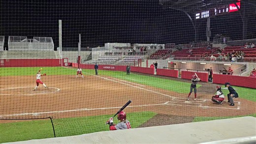 Helton with the off the wall double for Team Boomer. 1-0 Sooners top of 6th | Oklahoma Sooner Softball Fanpage