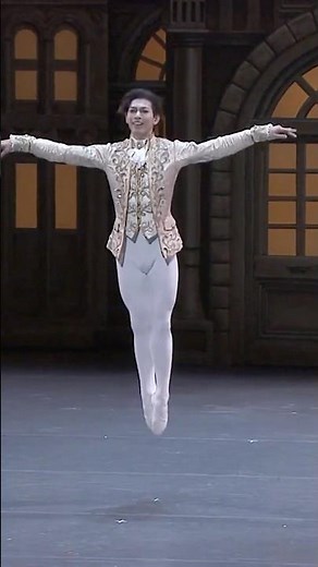 新国立劇場バレエ団『くるみ割り人形』王子のヴァリエーション（井澤駿）| The Nutcracker and the Mouse King - Prince Variation #shorts
