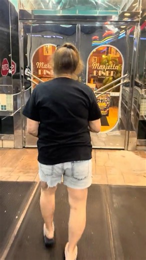 Walking into The Marietta Georgia Diner Before Blade Show