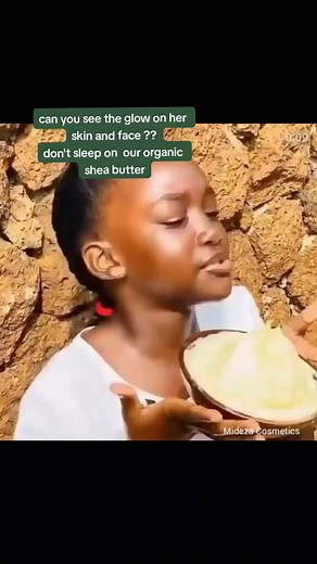 RAW UGANDAN SHEA BUTTER Shea butter is extracted from the nuts of Shea tree and has components such as Oleic Acid, Stearic Acid, Linoleic Acid etc which makes it more suitable for the skin. It's moisturising and healing properties prove beneficial for many skin and hair issues. Shea butter is natural and has no side effects hence can be used by everyone including babies. BENEFITS; 🔹 It's a good moisturizer to the skin and hair 🔹 Anti inflammatory 🔹 Used for eczema and psoriasis 🔹 Fades dark