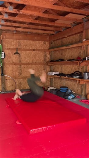 Forward roll vs shoulder roll