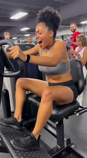 🔥Gym vibration Machine Epic Fail EP4😂 #gymcomedy #shorts #gymfails #fitnesscomedy #gymshorts