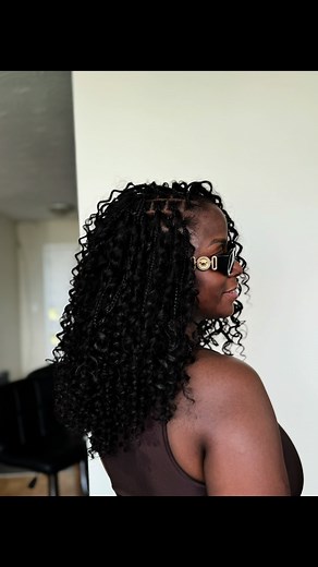 Boho braids shoulder length Link in bio to book an appointment 📆✅ Book under extra small boho braids #bohobraids #shoulderlengthhair #torontobraids #northyorkbraids #viralbraids #knotlessbraids #bobbohobraids #fyp #braidstyles #creatorsearchinsights