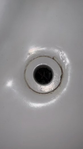 1.6M views · 9.8K reactions | Unclogging the drain in my tub 濫 #cleaningtiktok #cleaningvideos #cleantok #cleaningmotivation #satisfying #cloggeddrain #cleaningadvice #cleaningeducation #cleaningtips #instaclean #gross #grossclean | Cleaning Motivation | Facebook