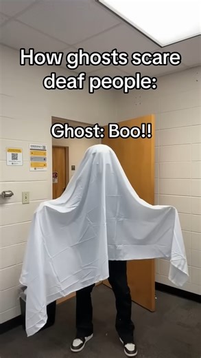 How ghosts try to scare deaf people 🤨👻 "Boo" doesn't work 😭🔥 still not scared 💀