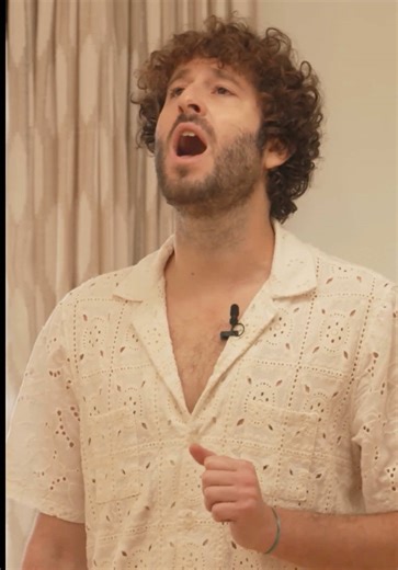 how do people get vibrato without shaking their body? - dave friends keep secrets. every tuesday. link in bio.