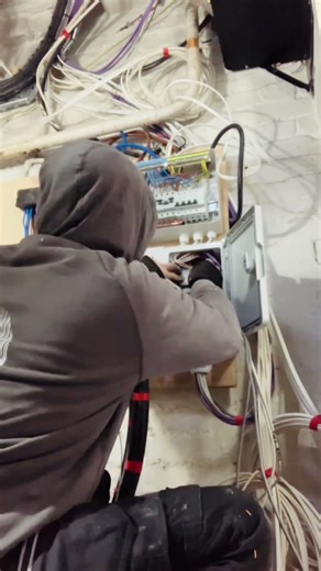 install cuntrol for intercom #electrician #food #electrician #electrical #london