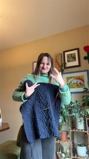 One month knitting update: STUNNING 🤩 My St. Brigid cable sweater is coming along❤️ Pattern designed by Alice Starmore 🤙 Modifications: Cast on SM and, then after 4th repeat, increase every 14th row 5 times. After 7th repeat, Cast off 10 stitches for armpit/modified sleeve shape 🙌 Yarn: BC Garn Loch Lomond in No. 16