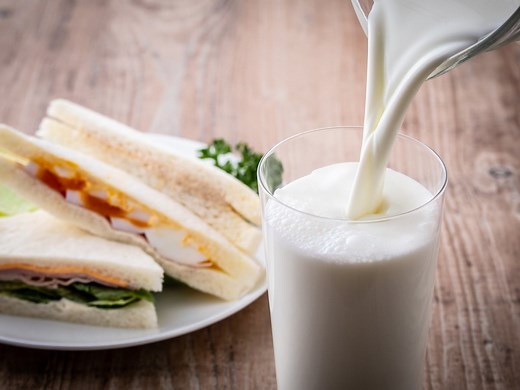 牛乳は体に悪い？ 脂肪分が脳卒中リスクと関係も……牛乳の種類による違い・選び方 [食と健康] All About