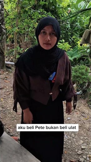 It's not clear what they're selling #husbandandwifecomedy #couples #comedy #laugh #funny