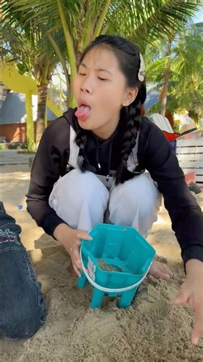 Mean Sister & Sandcastle Building Contest 🏰