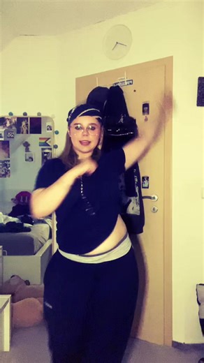 Spaghetti Dance Challenge with Zoe Vyn