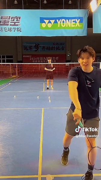 羽毛球技术解析：神龙摆尾与握法技巧