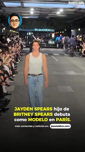 Jayden James Federline, hijo de Britney Spears, hizo su esperado debut como modelo durante la Semana de la Moda de París. ✨ El joven desfiló para la firma Vetements, marcando una nueva etapa en su carrera y sorprendiendo a los fans, ya que durante años mantuvo un perfil alejado de los reflectores. Su aparición en la pasarela rápidamente se volvió tendencia en redes sociales, donde muchos destacaron el gran parecido con su madre y celebraron verlo iniciar su propio camino en el mundo de la moda. 
