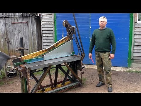 Manual saber guillotine for cutting metal