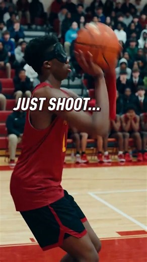 2 BLINDFOLDED SHOTS IN A ROW?! HOW?! 😳🏀