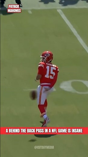 Patrick Mahomes INSANE Behind The Back Pass! 😱