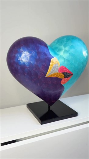 Result process of my latest art “SF Kiss” 💋 I’m deeply honored to be chosen as a Heart Artist 2025 for @sfghfoundation This project is pure philanthropy. My way, as an artist, to contribute to something good. “SF Kiss” is about love, connection, and the quiet power of care. The care we give to a city. And the care a city gives back. In January and February 2026, a series of exhibitions and special events will take place, where donors and sponsors will be able to view and select sculptures, and 