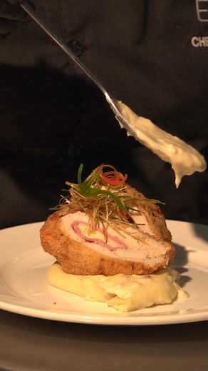 11 reactions · 38 shares | En Elsa Restaurant, la excelencia culinaria se sirve en cada plato. Descubrí nuestro Cordon Bleu, una delicia que no podés dejar pasar. ❤️️✨  https://wa.me/59174168782 para realizar su reserva.  #swissotel #swissotelsantacruzdelasierra #elsa #cordonbleu #elsarestaurant #menualacarta #comidainternacional #scz #bolivia #gastronomia #restaurante #hotel | Swissôtel Santa Cruz de la Sierra | Facebook