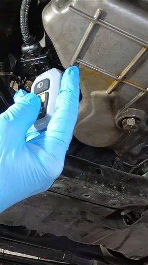 This Vacuum Oil Change Method Actually Works #shorts #mechanic #diy #shorts #ytshort #shortvideo