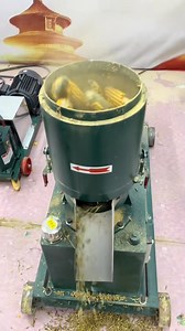 Maximize output with our high-capacity feed pellet making machine ideal for commercial farms. Whatsapp: wa.me/ 8615866689729 #feedpelletmachine #feedpelletmill #animalfeedpelletmachine #pelletmillforfeed #agriculture #machine | Pellet Machine Manufacturer