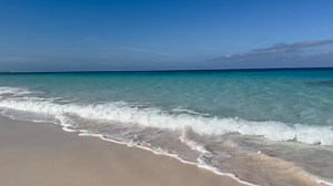 ~~~ $1,000 DISCOUNT ~~~ Any week through the end of the year is available at a "Beach Dream Discount." Wanna get away? Treat yourself to a little summer in December... | Beach Dream - Vacation Rental Beach House, Great Guana Cay, Bahamas | Facebook