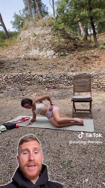 Passer de plusieurs mois à 0km de course à cause d’une periostite, à un volume sympa en seulement 8 semaines, ce n’est pas un miracle. C’est une stratégie. Et dans le cas de Manon, tout s’est joué sur 3 points clés. D’abord, l’adaptation de l’entraînement. On n’a pas supprimé la course, on l’a ajustée. Reprise avec un tout petit volume, baisse de l’intensité, et surtout mise en place de formats marche/course pour continuer à exposer le corps à la contrainte sans dépasser sa capacité actuelle. L’