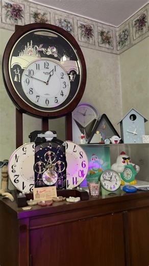 this was my first musical clock 🥹🥰 what was yours? #clock #collection #shorts #relaxing