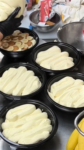 1.3K views | Cobblers, Pies, Cakes and Banana Pudding all available for walk-ins available today until we sell out. Open from 7am-8pm. 17401 Avalon Blvd. Carson, CA 90746 旅THANKSGIVING WEEK HOURS ⏰ Open Monday - Wednesday 7am-8pm  Closed Thanksgiving 11/27 & Friday 11/28 ⏰ Open Saturday 11/29 7am-8pm  Closed Sunday (424) 344-2474 Have a sweet Day!  #NowOpen #NewBakery #SouthernBakery #CarsonBakery #SweetValentineBakery | Sweet Valentine Bakery | Facebook