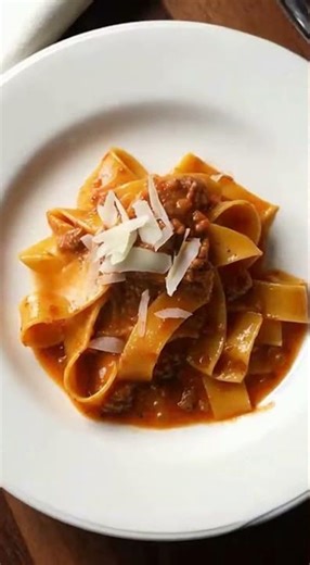 Pappardelle bolognese