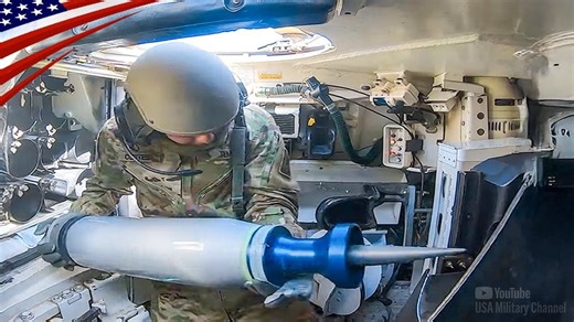 M1坦克内部车组的日常工作 Step Inside the M1 Abrams Ultimate Tank Interior Experience