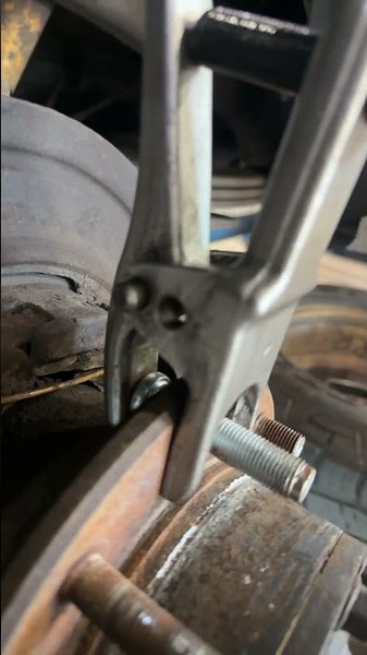 How to remove wheel studs easily #workhardnotsmart #mechanic #protip #trending #truck