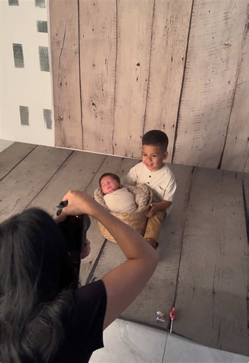 When the littlest thing fulfills your biggest dream 💙👣 #newborn #brotherlove #newbornphotoshoot #2weeksold #babybrother #helloworld