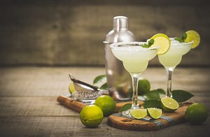 18 Delicious Mexican Drinks: Alcohol & Non-Alcohol Options
