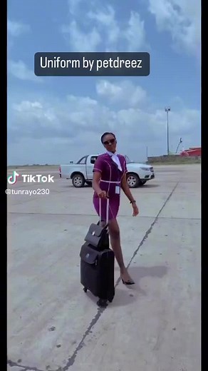 Hey guys💃💃 Do you know that asides being a flight attendant, i am also a FASHION DESIGNER?? The worry about who to make your Uniforms has come to an end… @petdreez gat you covered 💯 Introducing the stunning flight attendant MOTUNRAYO of Valuejet😊💯👗✂️