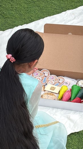 ‎يــونيكتي كاندي‎ on Instagram‎: "بوكس زيّنـي كوكيزك🍪🎨 #فعاليات #تخرج #كوكيز #عُمان #explorar #اكسبلور"‎