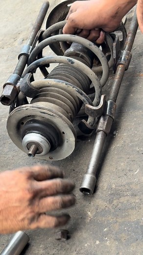 177 reactions · 13 comments | Install shock absorber #fblifestyle #buhaymechanic #highlights #fbreelsfypシ゚viralfbreelsfypシ゚viral | Eddie Benico | Facebook