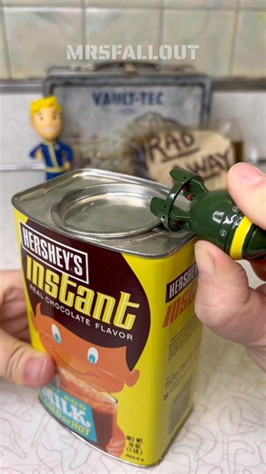 Opening & Drinking 50 Year Old Hershey’s Chocolate Drink Mix