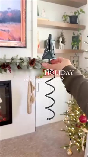 🎄 Keep your tree topper secure all season! This universal stabilizer fits any tree type—no more leaning or falling toppers. ✨ Durable green metal blends in while providing strong support. 🔧 Adjustable attachments ensure a perfect fit. 🌟 Twist, lock, and enjoy a perfectly balanced Christmas tree! | Successety