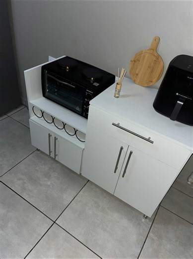 Leago & Momma: Kitchen Cupboard Organization
