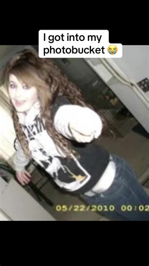 The eye liner and the white edits 😭😭😭 me and that white belt were 🤞🏼 #photobucket #2000sthrowback #2000scoree #photobucketchallenge #photobucketrecovery