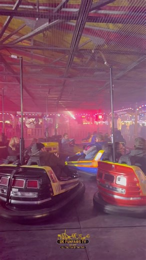 It’s time for the Disco Dodgems! 🔊✨ Absolutely loved soaking up the atmosphere and enjoying the show put on by this Dodgems set at Abingdon Bonfire & Fireworks. You could hear the rides sound system all the way in the distance and the lighting, smoke & music seemed to draw the crowds in with a queue forming to ride aswell as many people standing around watching 🙌🏻 #funfair #fairground #dodgems #bumpercars #atmosphere #show #reelsfbシ #reelsfypシ | UK Funfairs TV