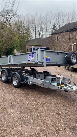 Ifor Williams TT3621 12 ft electric tipper. Manual back up. Skid carrier, Light guards and13 inch wheels and tyres. Tel: 07932653543. £6000 plus vat. Nathan. #fyp #iforwilliamstrailers #tipper #trailer #rudyard