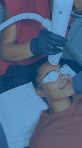 Aerolase Neo in action during a NeoClear acne treatment 💥 The NeoClear treatment: ▪️Inhibits sebum production ▪️Reduces inflammation of active acne ▪️Kills acne bacteria ▪️Promotes collagen production 📸 : @blackandblancla | Aerolase