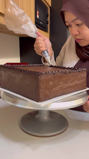 Resepi Kek Birthday untuk Suami: Chocolate Moist dengan Dark Chocolate Mousse