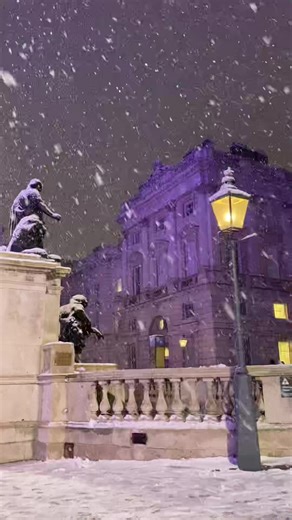 First Fall of Snow in London