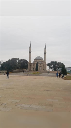 Explore the Night Beauty of Baku, Azerbaijan