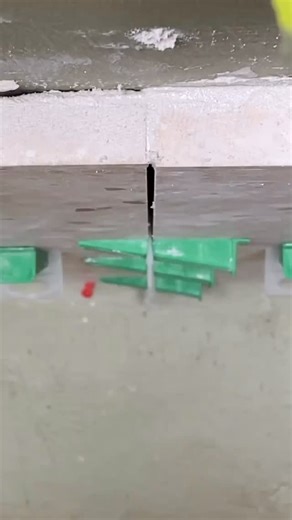 Precision is everything in tiling. 🔥 Tile levelling wedges and clip systems eliminate lippage, keep grout lines consistent, and ensure a flawless, long-lasting finish, especially with large format tiles. #TileLevellingSystem #TilingTips #ProfessionalTiler #BathroomRenovation #2ezytiling | 2 Ezy Tiling