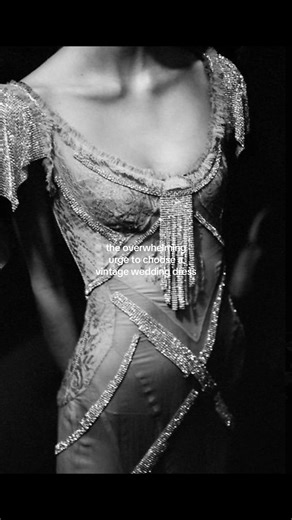 The overwhelming urge to choose a vintage wedding dress 🕊️ If you’re a bride who wears vintage and secondhand in daily life, why not lean into that part of you and choose vintage or antique bridal? I truly believe that the most important part of finding “the dress” as a bride is choosing the piece that you feel the most like yourself in, whether that’s antique lace, bias-cut silk, or hand-beading. I’d love to help you find a piece that feels most you, rare and full of character 💌 ✨ Available t