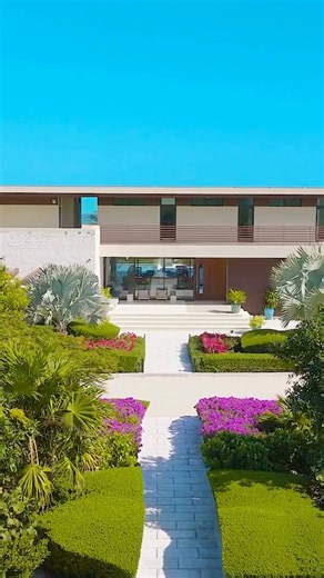 Private pools. Sunset dinners. Space for everyone. This isn’t just a getaway—it’s the villa experience. To book, visit bit.ly/VOD_TMVC. Villas of Distinction, a travel provider for Abound by Marriott Vacations™ & is exclusively offered to Executive, Presidential, and Chairman's Club Owners. | Marriott Vacation Club